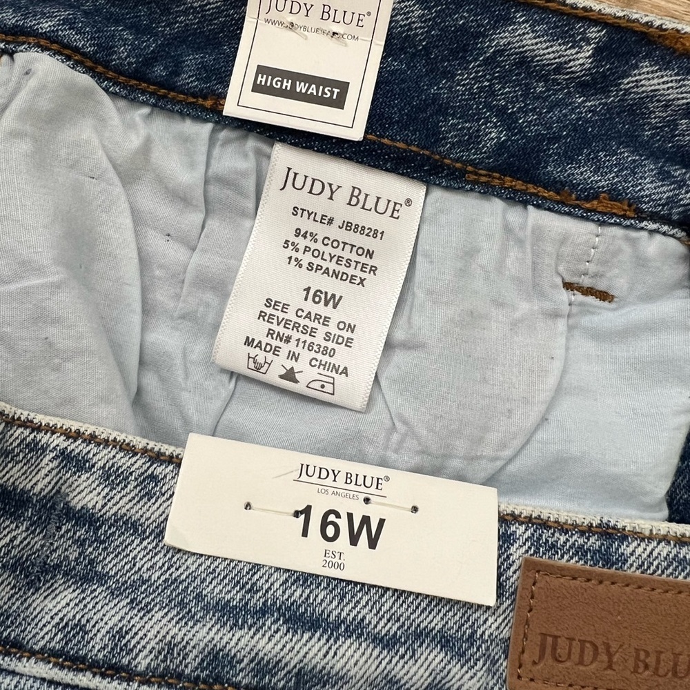 Judy Blue Medium Acid Wash High Rise Boyfriend Jeans plus size 16W - Picture 12 of 12